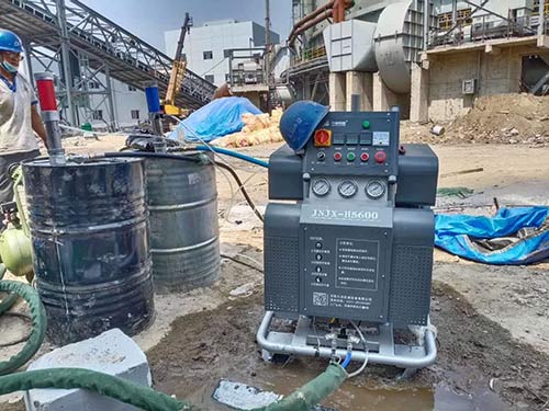 聚脲涂料防腐施工用什么噴涂設備(圖1) 液壓H5600聚脲涂料防腐施工噴涂設備