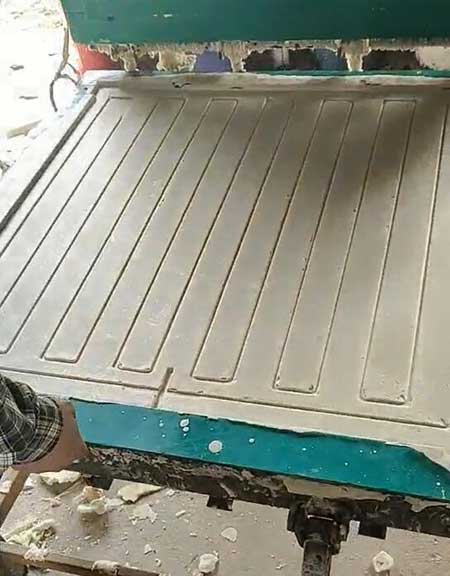 電熱炕板聚氨酯發泡機(圖2) T40D電熱炕板聚氨酯發泡案例